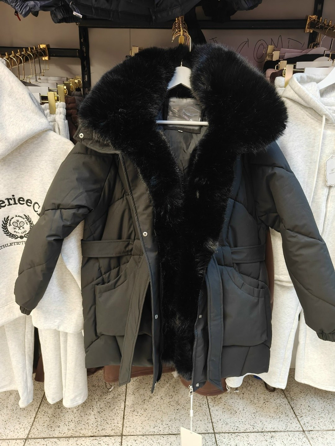 пуховики женские,зимние куртки,пуховики с натуральным мехом,пуховики с мехом,женская зимняя куртка