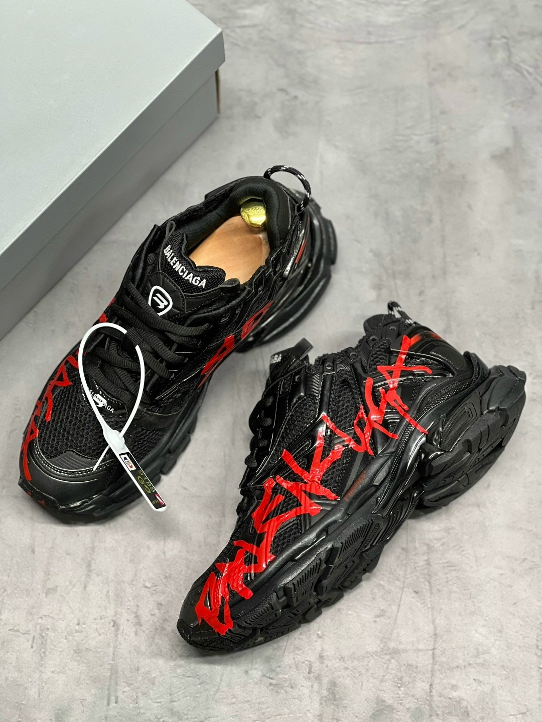кроссовки balenciaga,кроссовки balenciaga runner,balenciaga runner graffiti black red,balenciaga runner graffiti black,кроссовки баленсиага черные