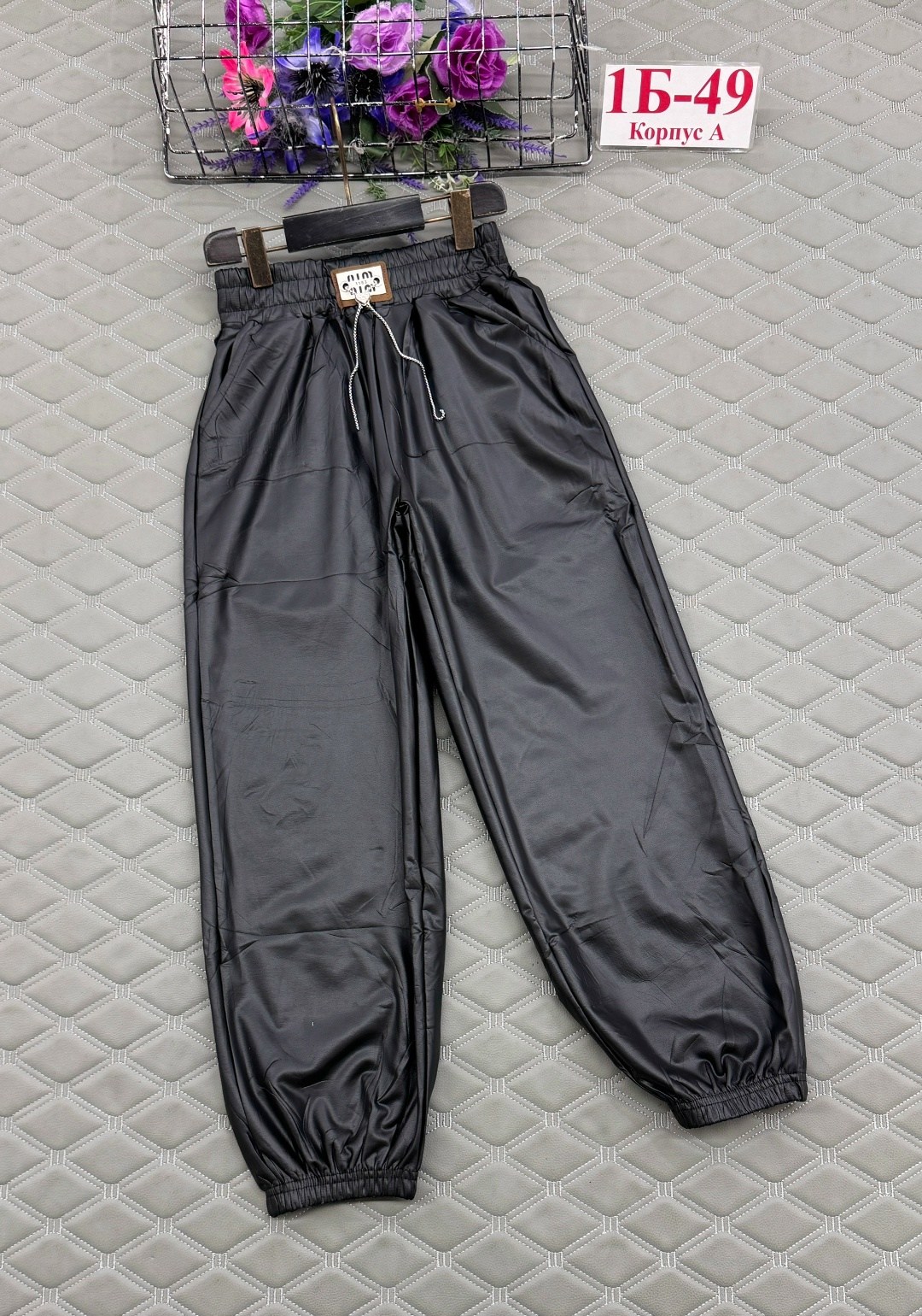 брюки джоггеры кожаные,брюки для девочек,брюки джоггеры кожаные для девочек,брюки джоггеры из экокожи,брюки джоггеры из эко кожи