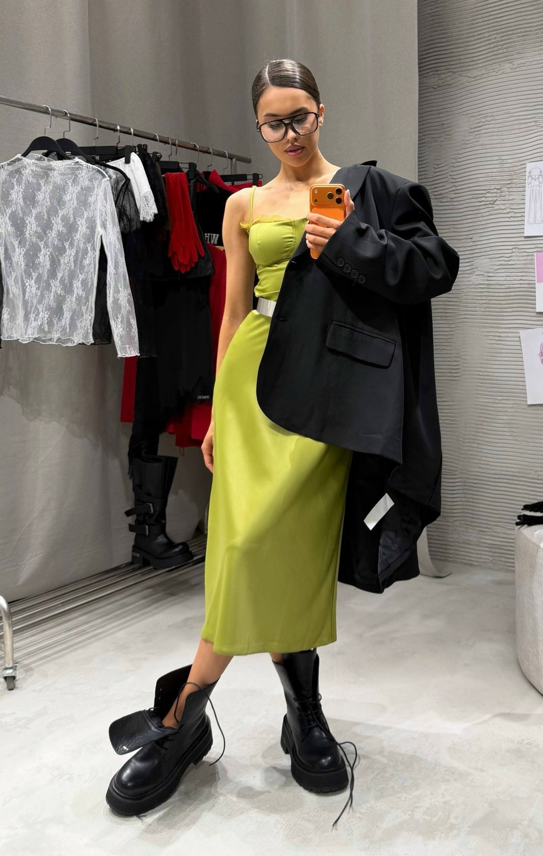 шелковое платье на бретельках,платье женская,шелковое платье,платье модели,платье стильное