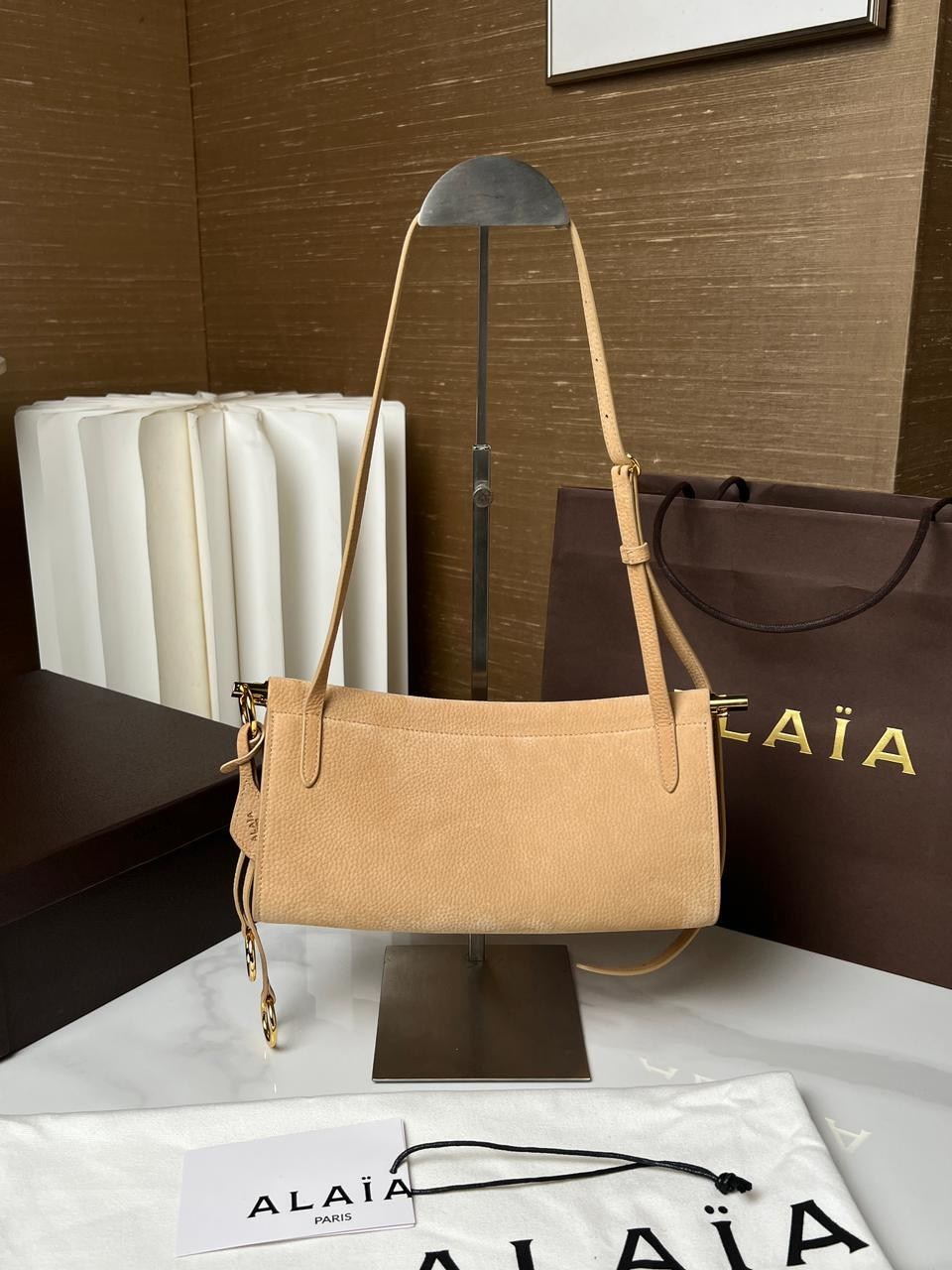 сумка,сумка женская,женская сумка на плечо,сумка модная,сумка классическая