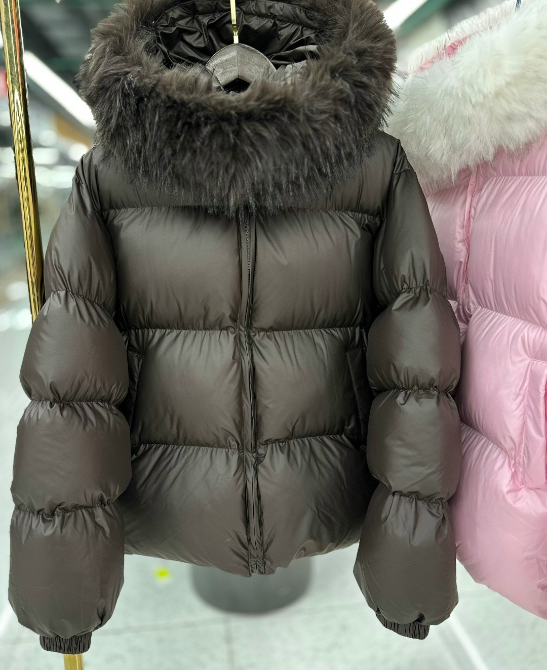 модные пуховики,пуховики с мехом,стильные пуховики,короткий пуховик,черный пуховик