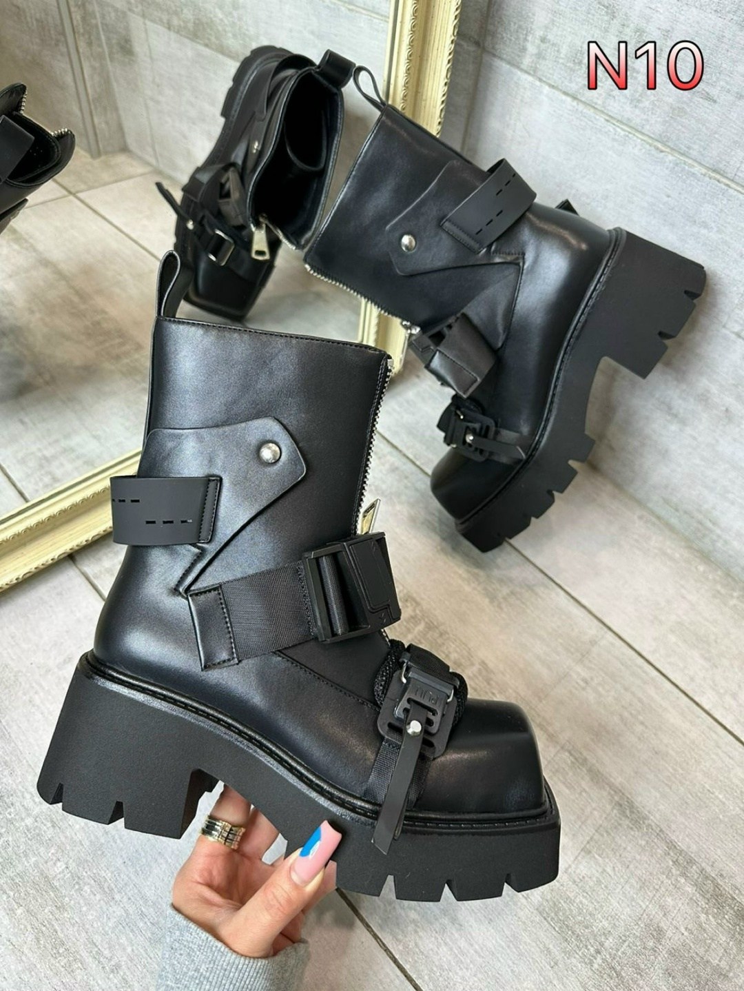 ,женская ,женские ботинки,ботинки модные,красивая