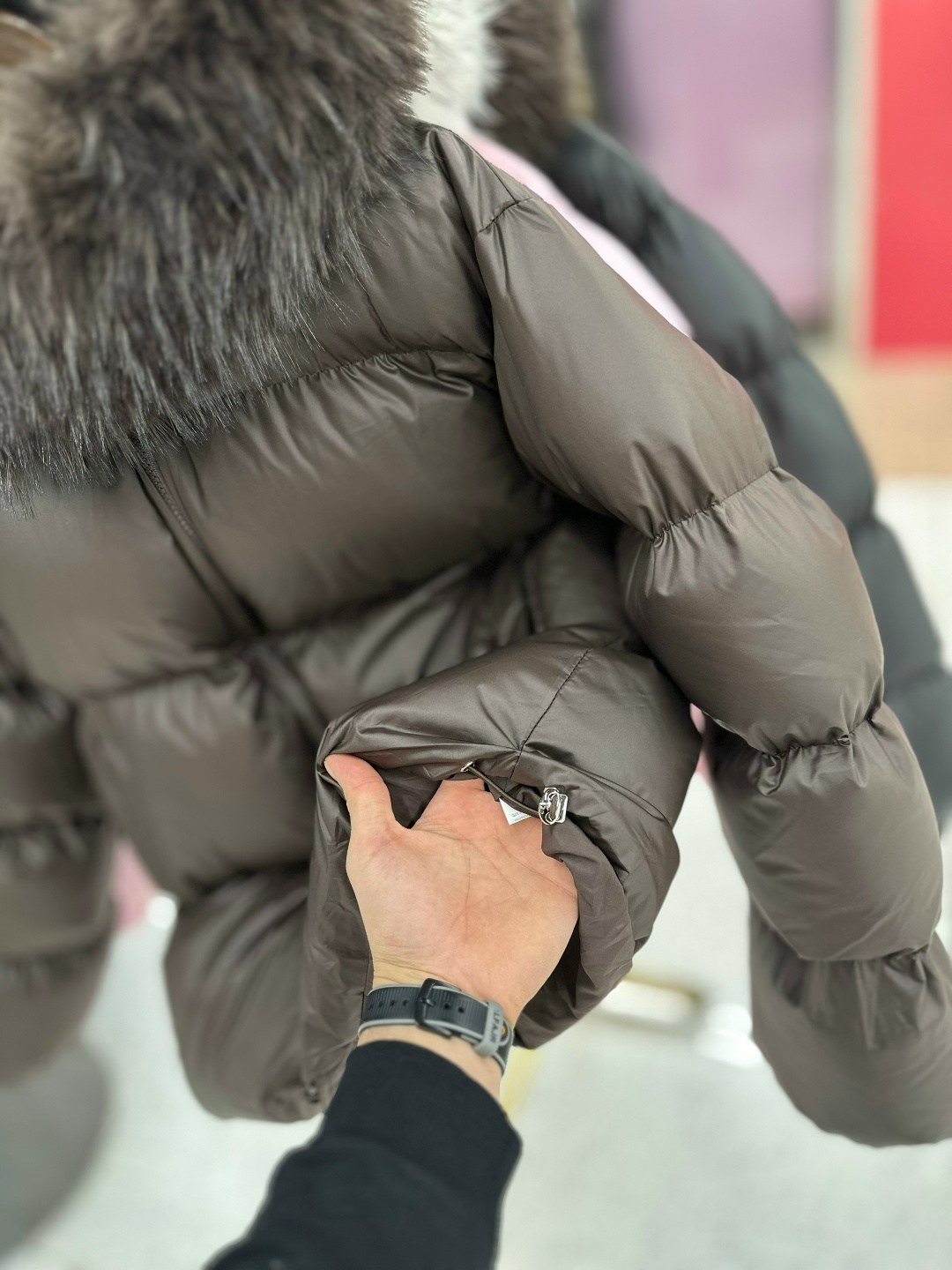 модные пуховики,пуховики с мехом,стильные пуховики,короткий пуховик,черный пуховик