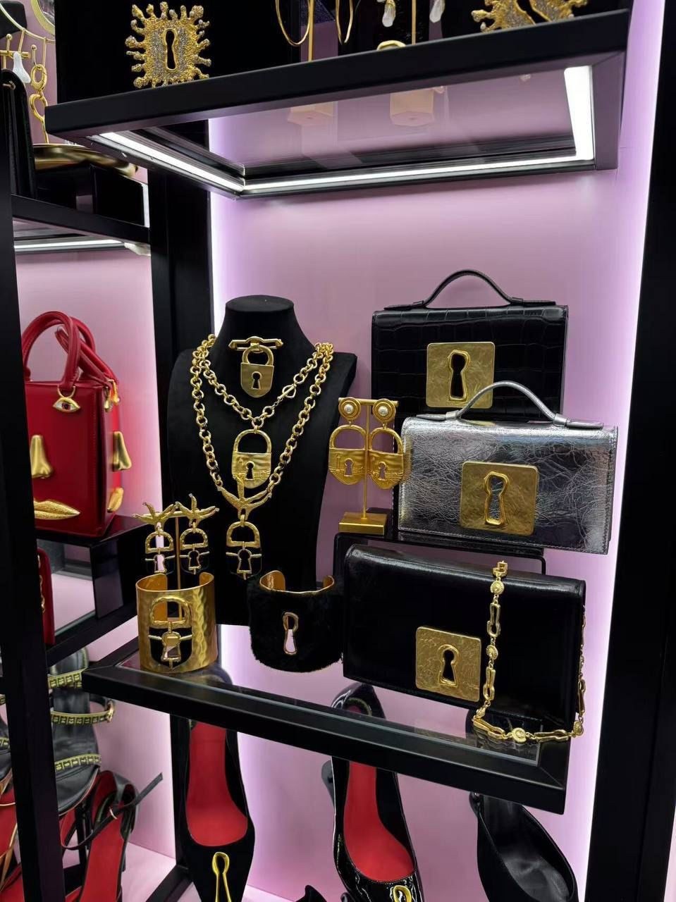 salvatore ferragamo сумка,клатч на цепочке,сумка с цепочкой,сумка клатч,клатч