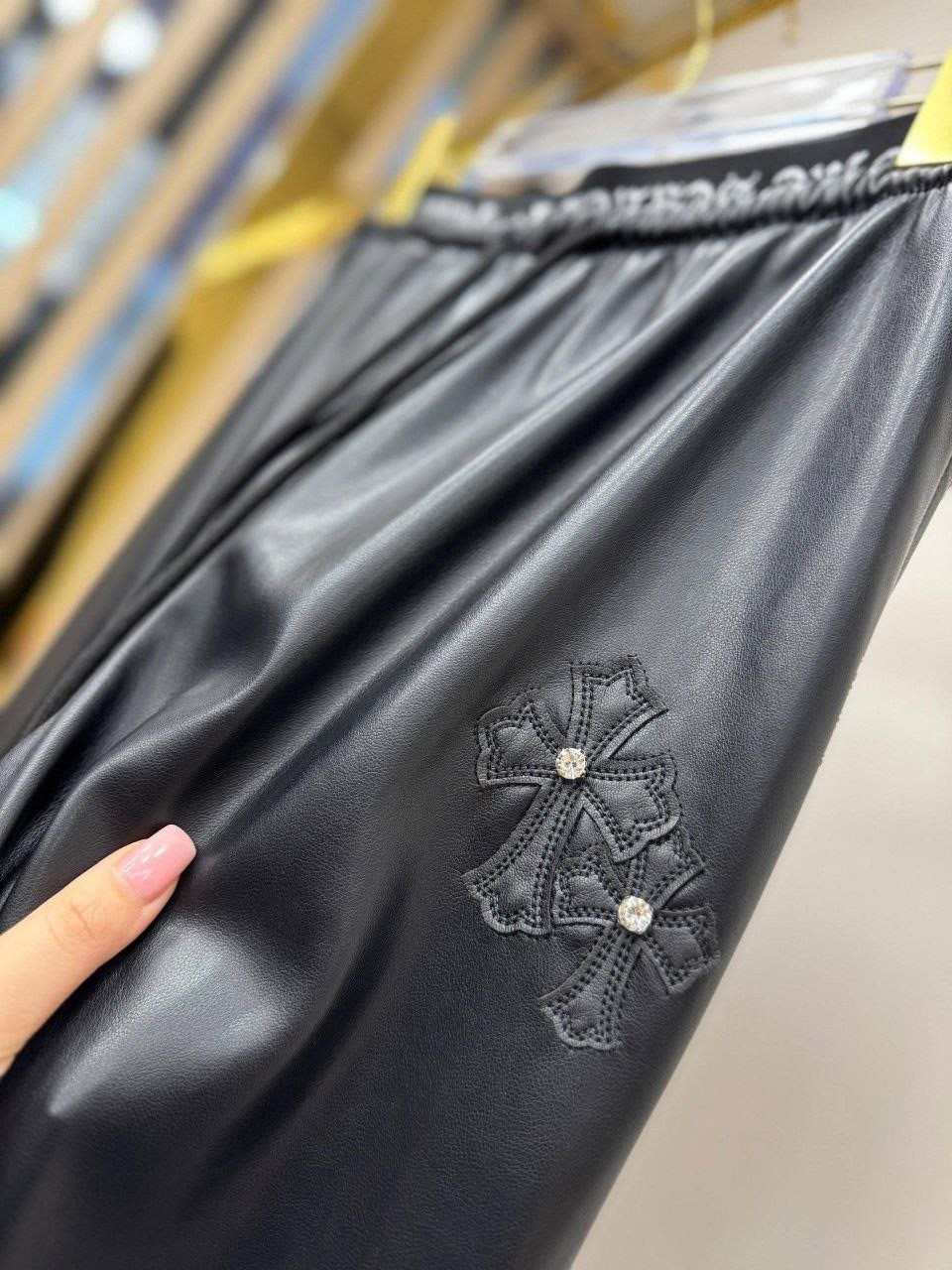 брюки кожаные,женские кожаные брюки,штаны из экокожи,брюки модные,брюки из экокожи женские