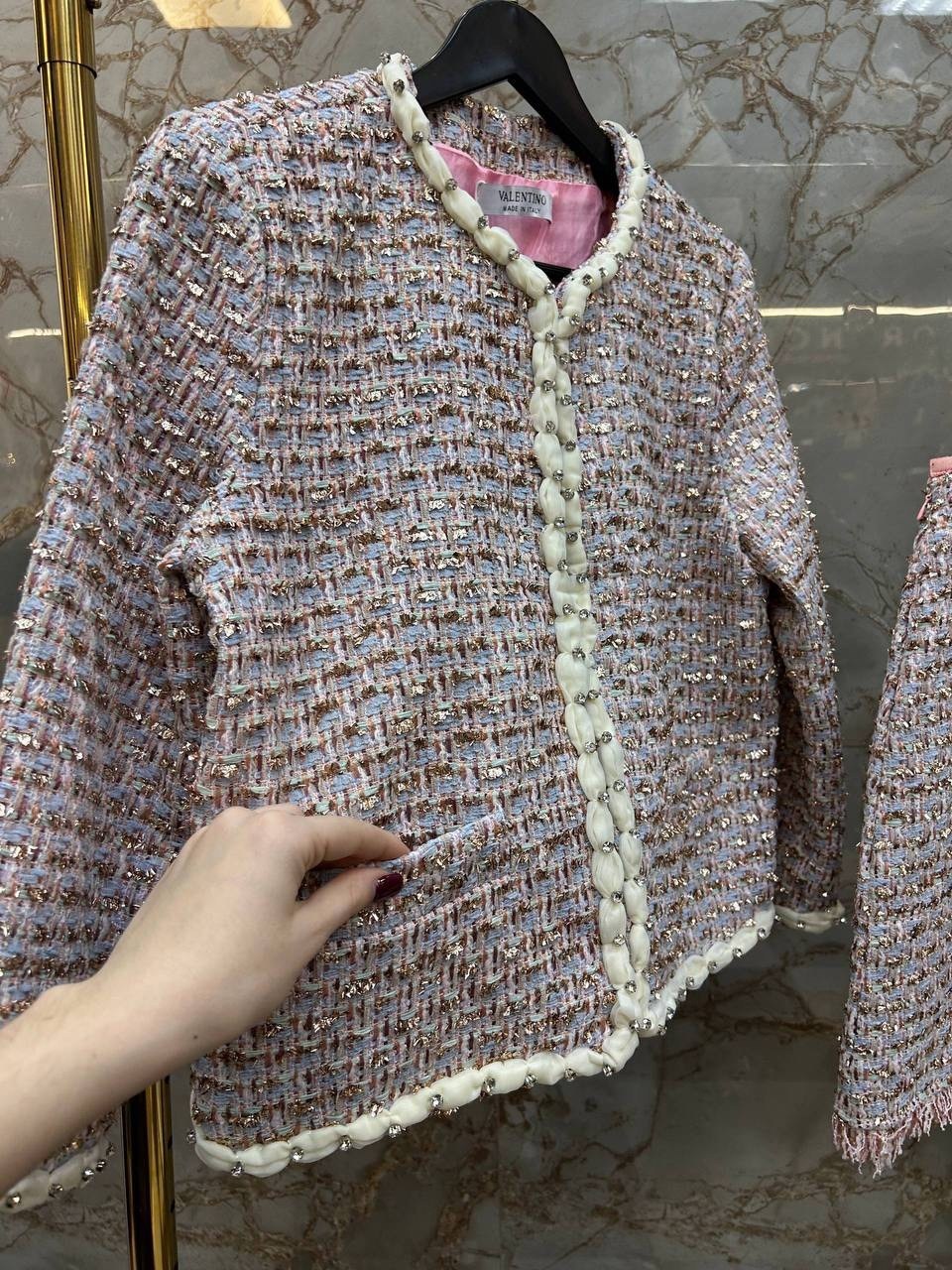 женский твидовый костюм,твидовый костюм с юбкой,твидовые костюмы,твидовый костюм женский в стиле шанель,твидовый костюм зара розовый