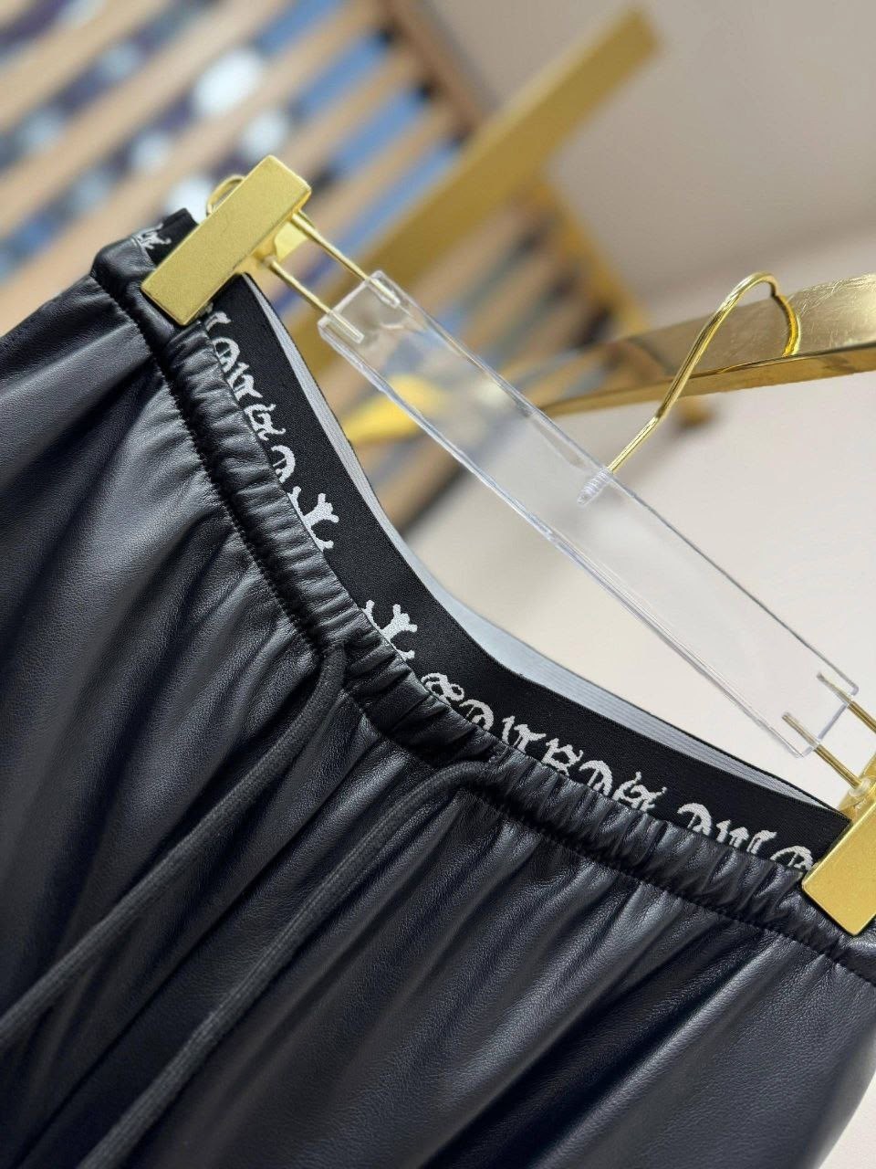 брюки кожаные,женские кожаные брюки,штаны из экокожи,брюки модные,брюки из экокожи женские