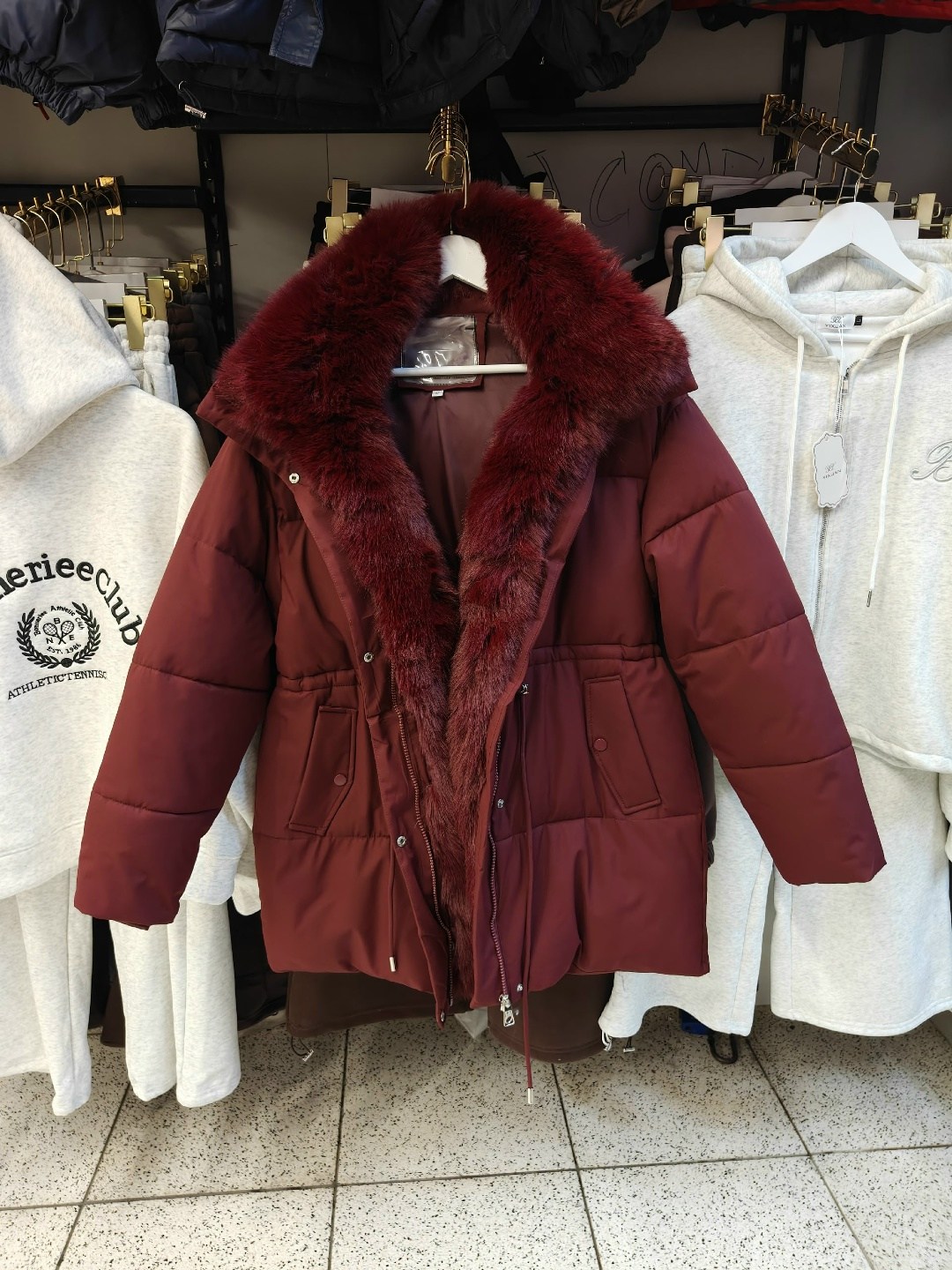 пуховики женские,зимние куртки,пуховики с натуральным мехом,пуховики с мехом,женская зимняя куртка