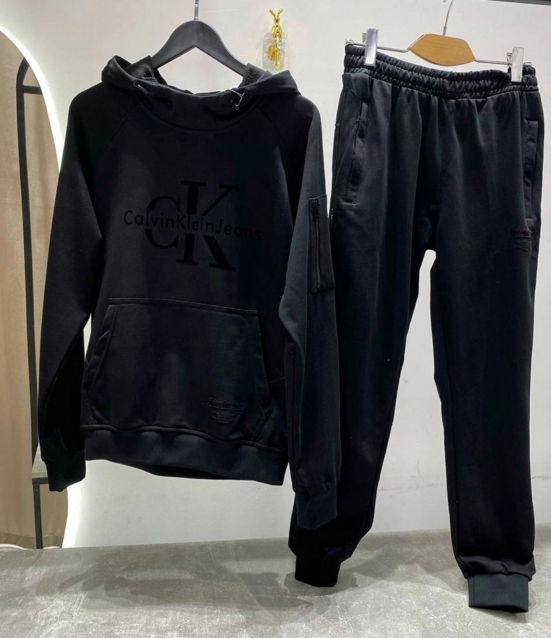 спортивные костюм,мужские спортивные костюмы,спортивный костюм calvin klein,спортивный костюм кельвин кляйн,костюм на флисе