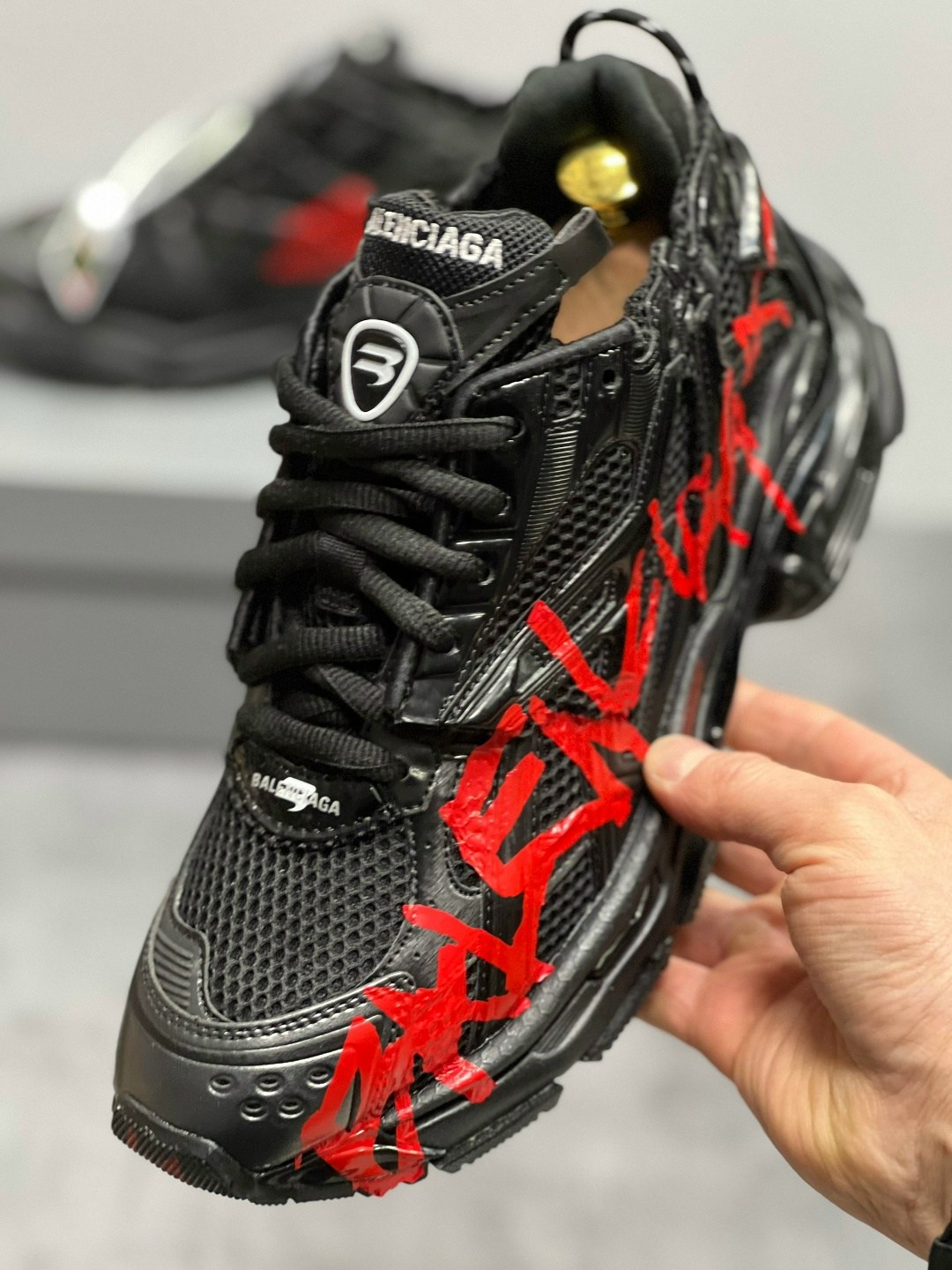 кроссовки balenciaga,кроссовки balenciaga runner,balenciaga runner graffiti black red,balenciaga runner graffiti black,кроссовки баленсиага черные