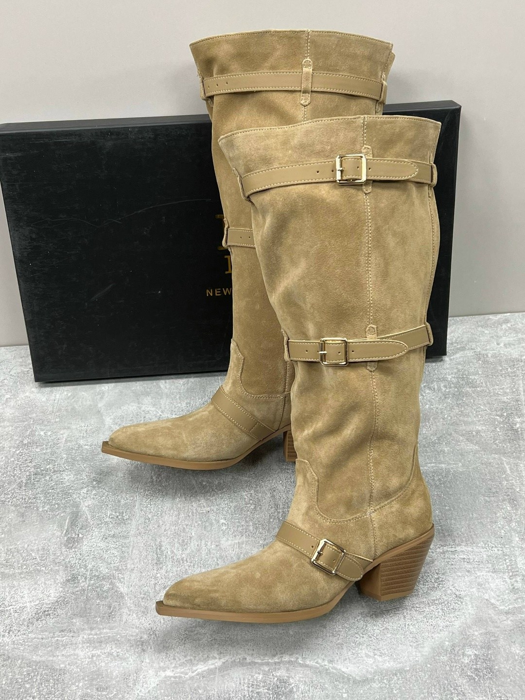 женские сапоги,,сапоги женские замшевые,замшевые сапоги,модные женские сапоги