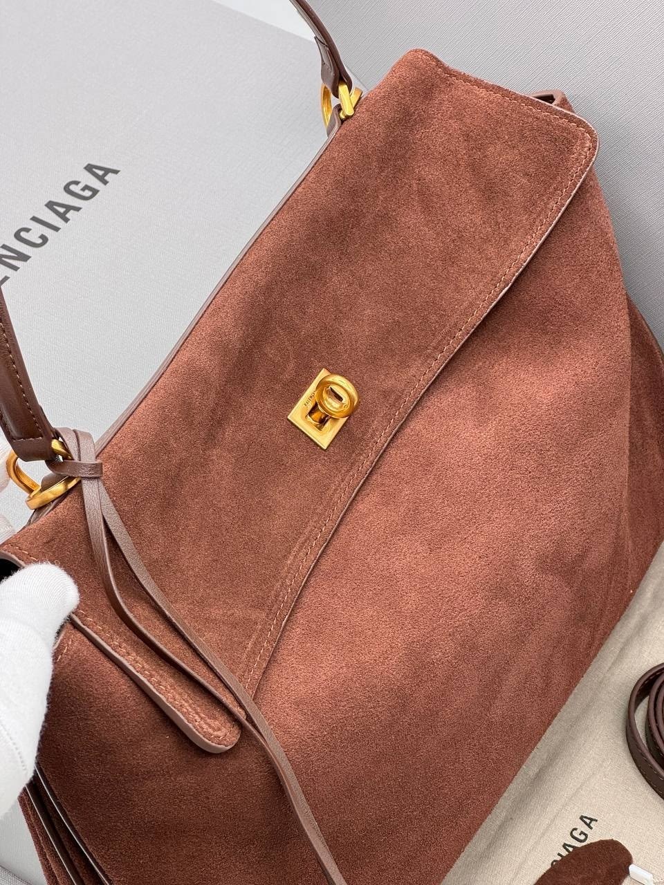 замшевая сумка,женская замшевая сумка,коричневая замшевая сумка,сумка balenciaga,сумка женская balenciaga