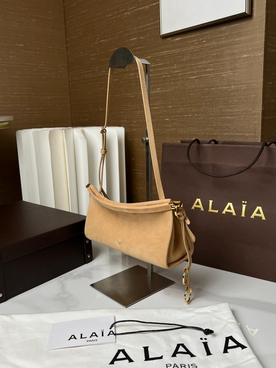 сумка,сумка женская,женская сумка на плечо,сумка модная,сумка классическая