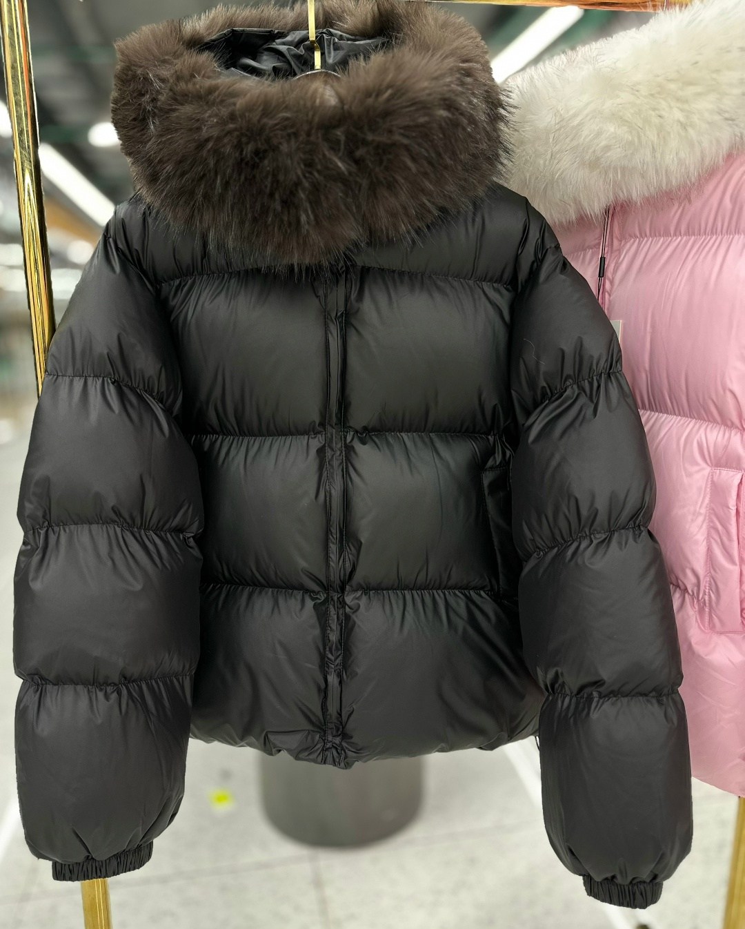 модные пуховики,пуховики с мехом,стильные пуховики,короткий пуховик,черный пуховик