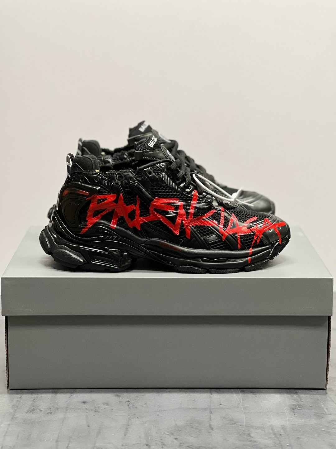 кроссовки balenciaga,кроссовки balenciaga runner,balenciaga runner graffiti black red,balenciaga runner graffiti black,кроссовки баленсиага черные