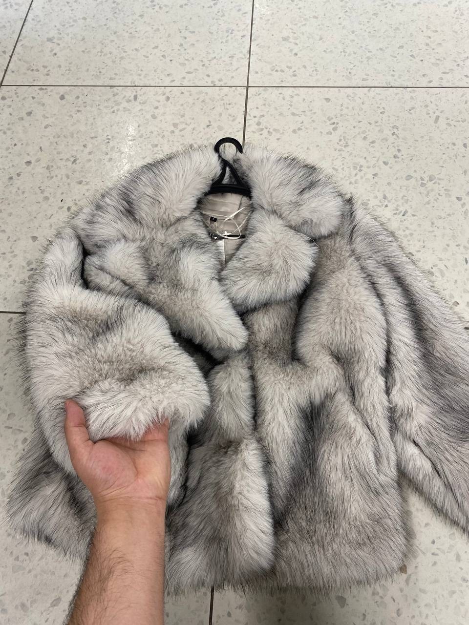 женская шуба из натурального лисьего меха,женская шуба,шуба из натурального меха,меховая куртка,короткая шуба