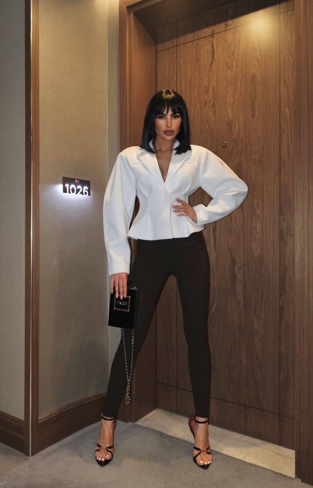 элегантные костюмы,женские костюмы,пиджак,белые костюмы