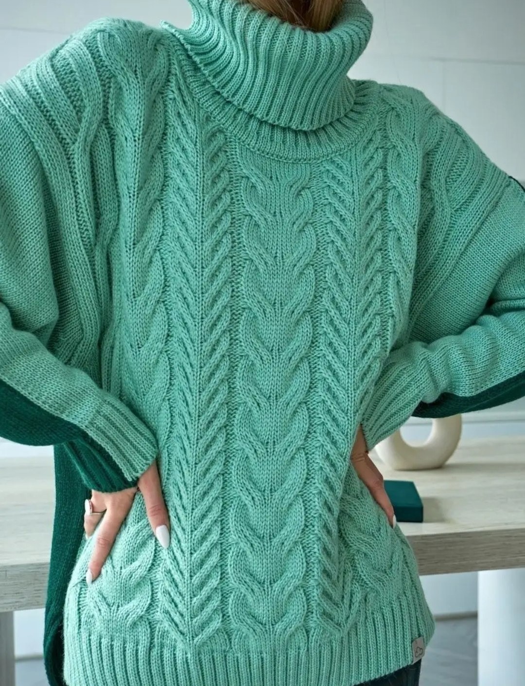 свитер спицами,модели вязаных свитеров,вязаные свитера,вяжем свитер,вязаные свитера женские