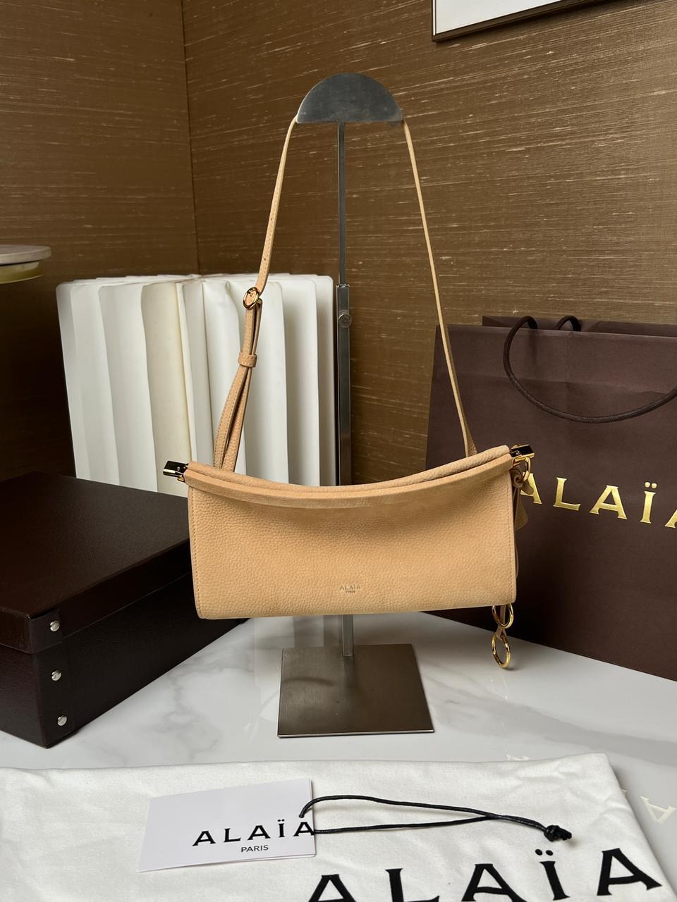 сумка,сумка женская,женская сумка на плечо,сумка модная,сумка классическая