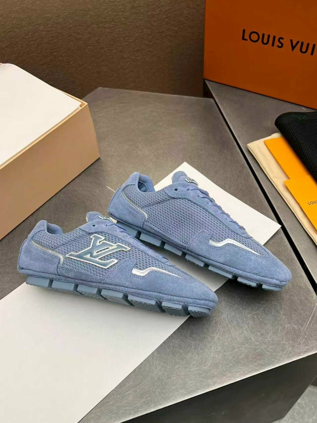 мокасины louis vuitton,кроссовки louis vuitton,лоферы louis vuitton мужские,лоферы louis vuitton,мокасины мужские луи виттон