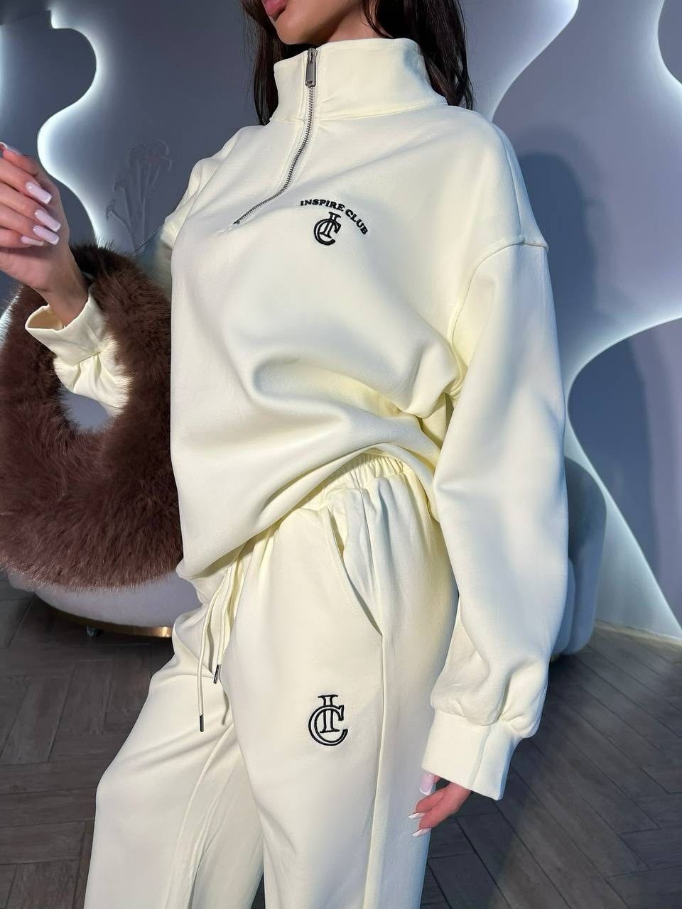 cпортивный костюм женский на флисе,стильные женские костюмы,стильные костюмы,женский спортивный костюм,спортивные костюм