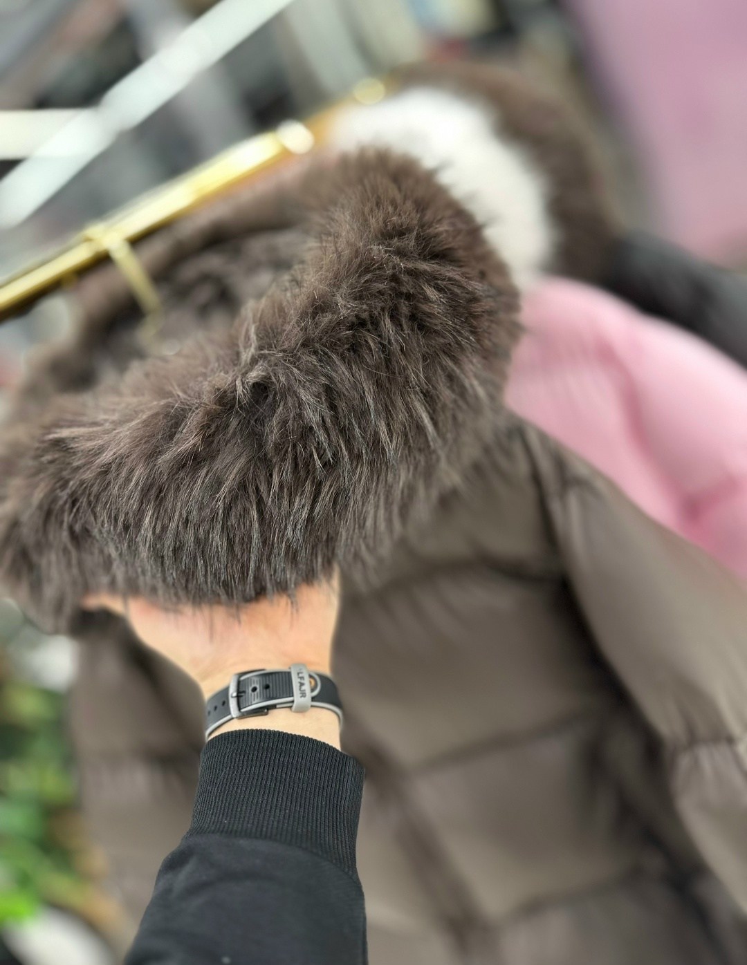 модные пуховики,пуховики с мехом,стильные пуховики,короткий пуховик,черный пуховик