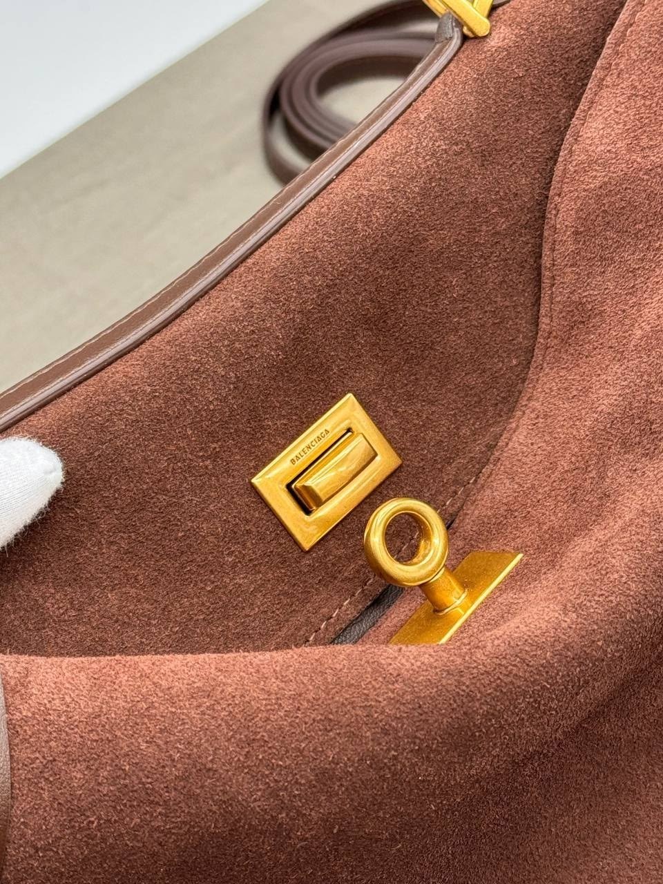замшевая сумка,женская замшевая сумка,коричневая замшевая сумка,сумка balenciaga,сумка женская balenciaga