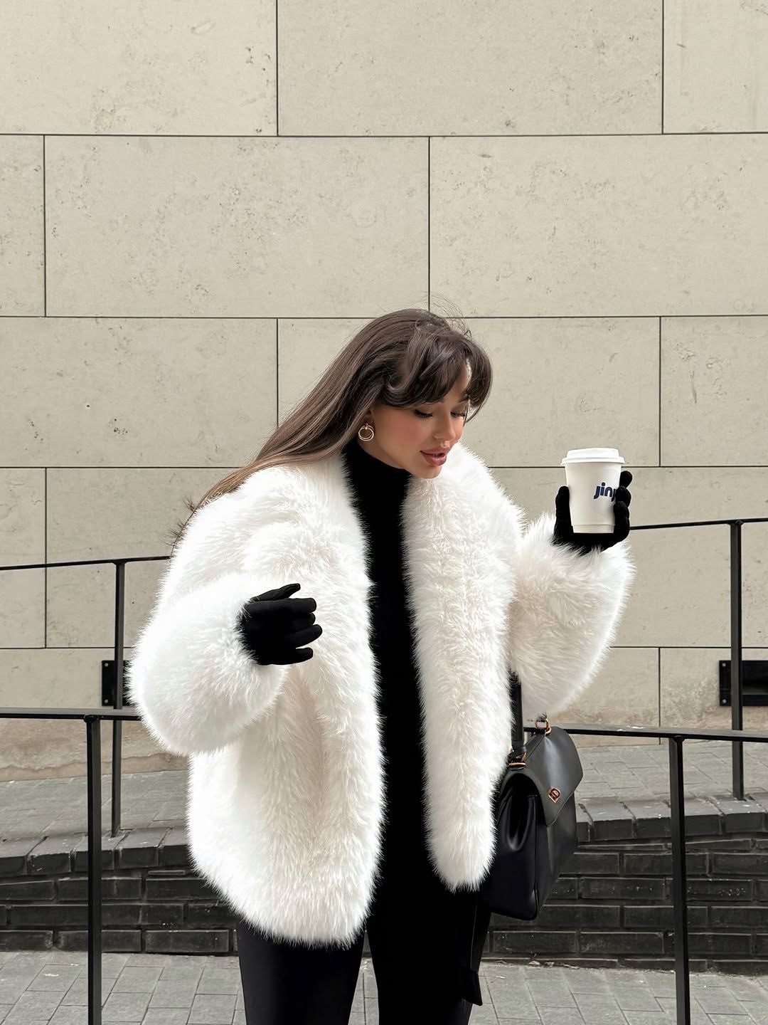 искусственная шуба,шуба белая,шубка,белая шубка,шуба искусственная белая