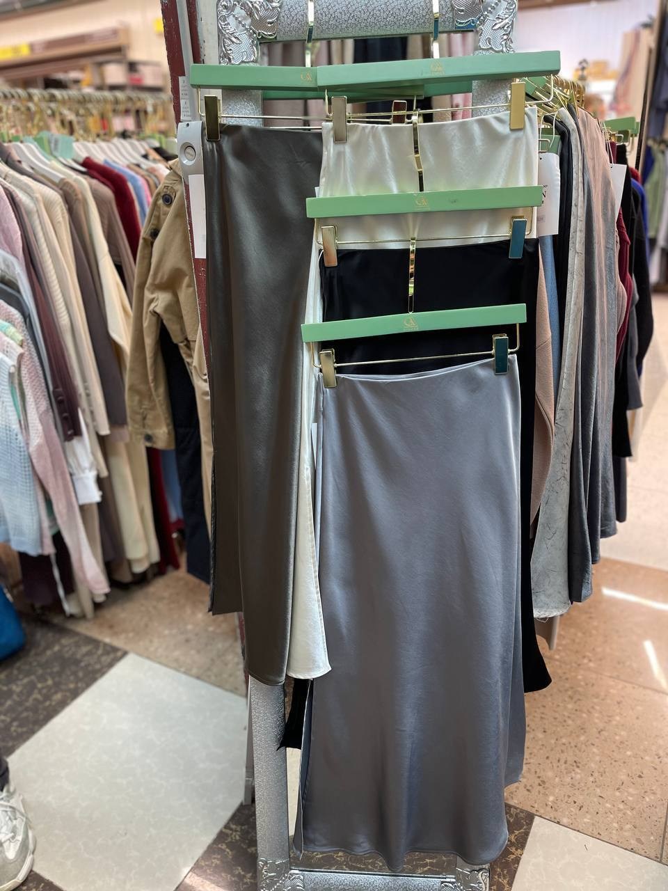 атласные платья,вечерние платья,нарядное платье,платье стильное,чёрное платье