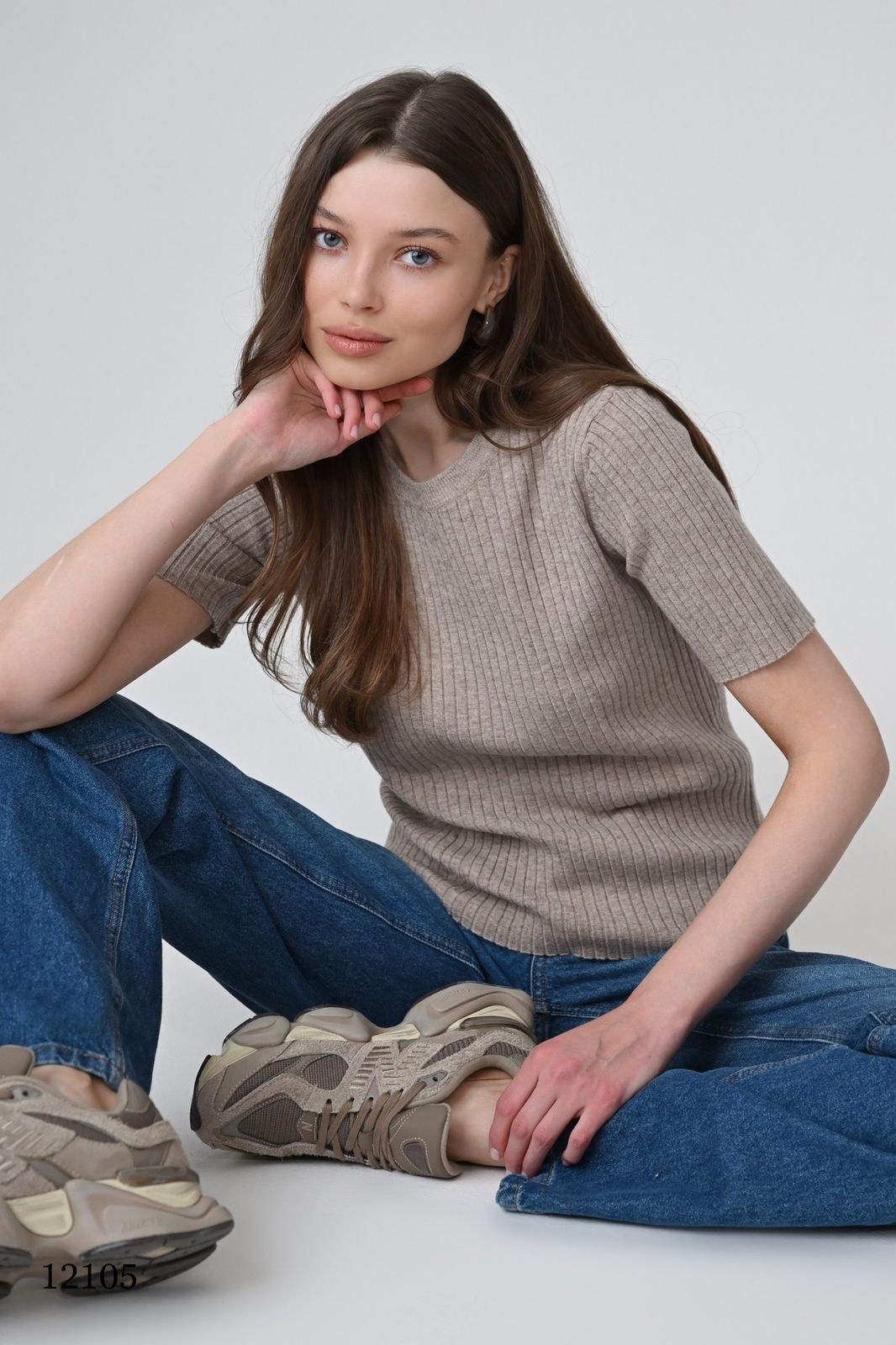 трикотажная футболка,джемпер голубой,вязаная футболка,голубые джинсы,джинсовые брюки