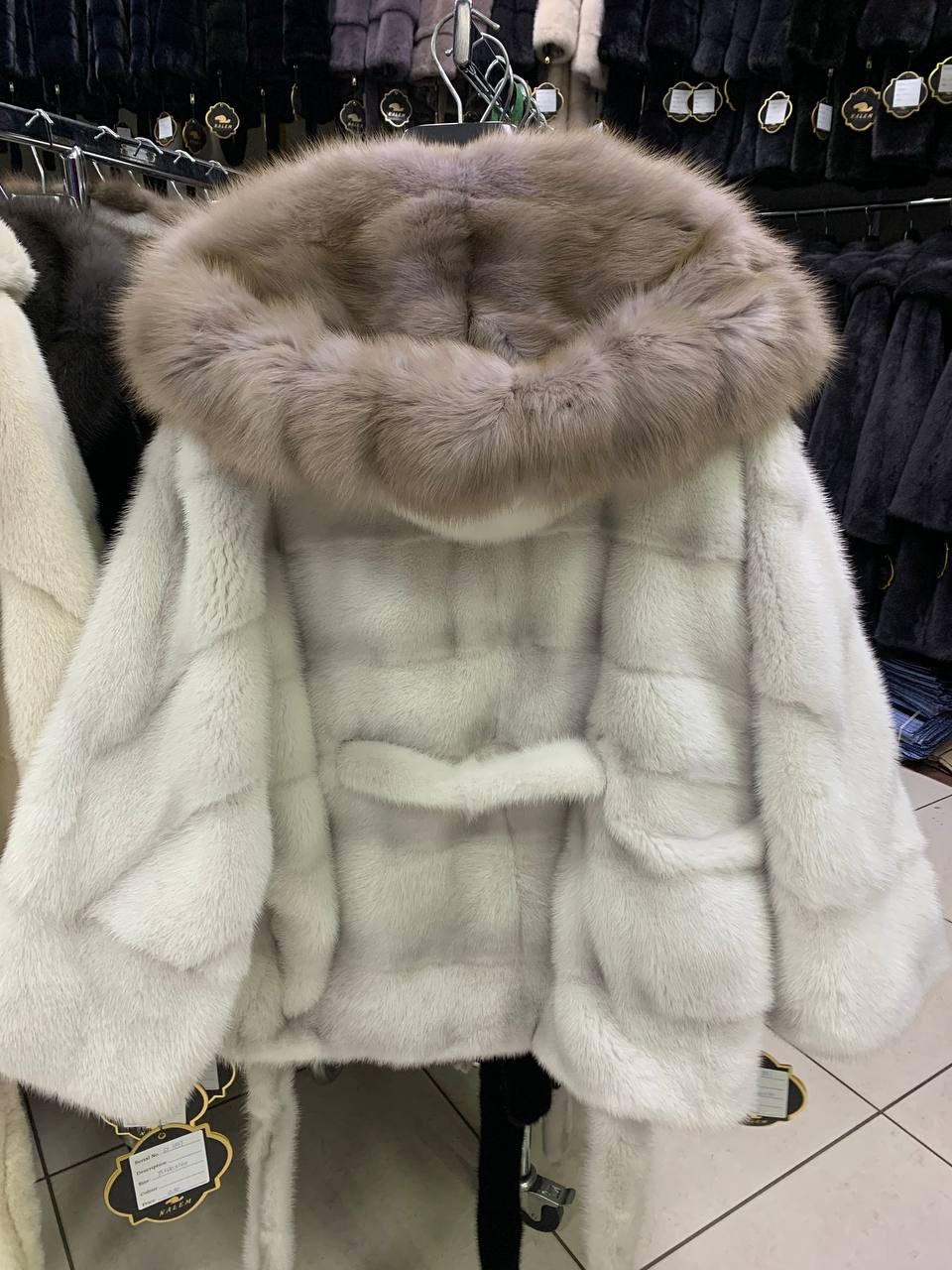 шубка из меха европейской норки с капюшоном из меха куницы,шуба норковая nafa кимоно "ваниль" с соболем,светлая норковая шуба с капюшоном из куницы,норковая шуба с капюшоном из куницы,шуба норковая na