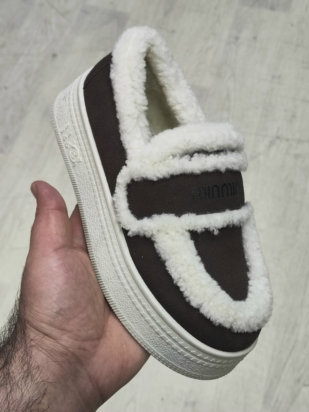 брендовые кеды ugg на толстой подошве с мехом,,женская ,кроссовки на меху,кеды меховые женские