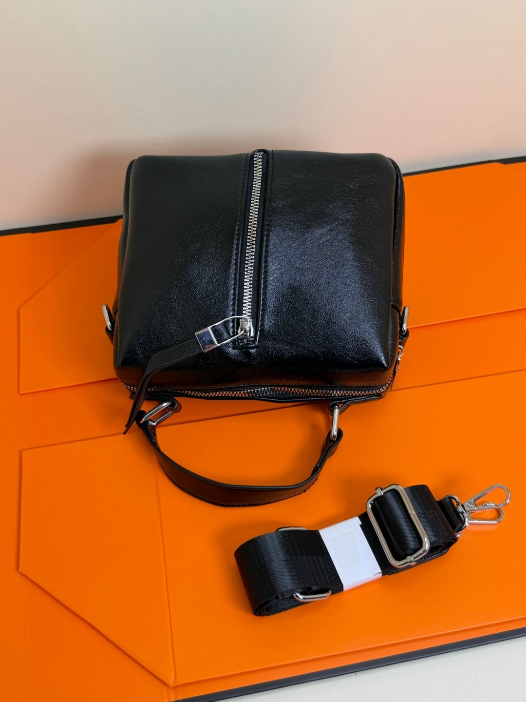 сумка,сумка женская,сумка polina eiterou,женская кожаная сумка,женская сумка черная