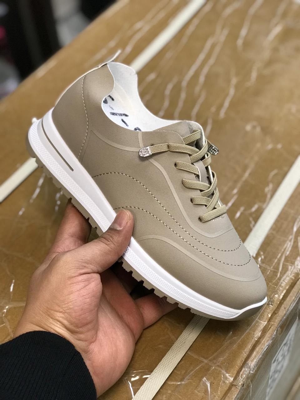 ,кроссовки женскиe,юничел кроссовки женские, кроссовки,бежевые кроссовки