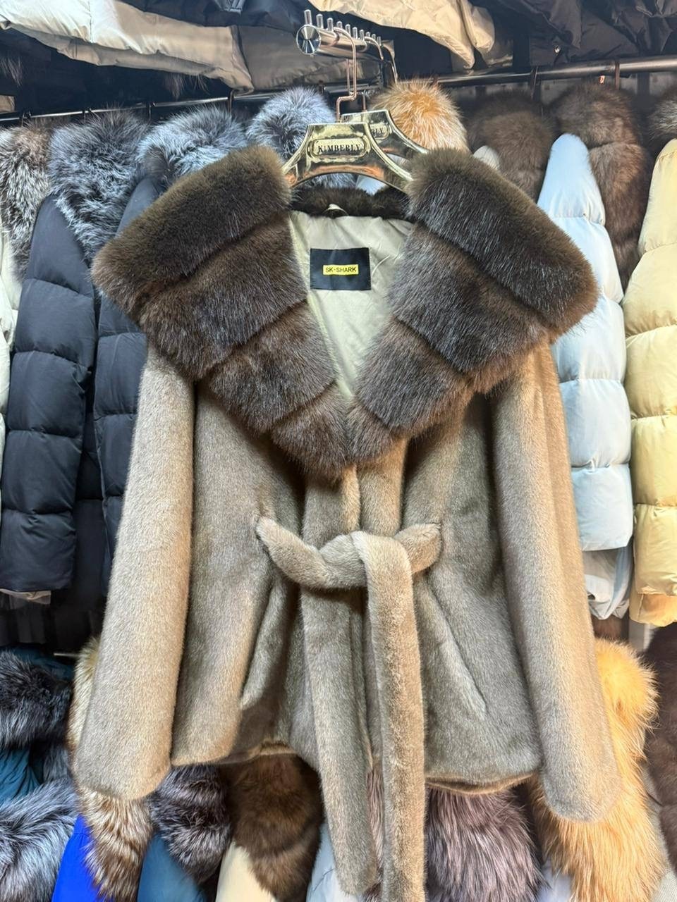 шубка из меха европейской норки с капюшоном из меха куницы,шубка из меха европейской норки с капюшоном,норковая шуба,шуба женская,шубка из меха европейской норки с капюшоном из меха песца