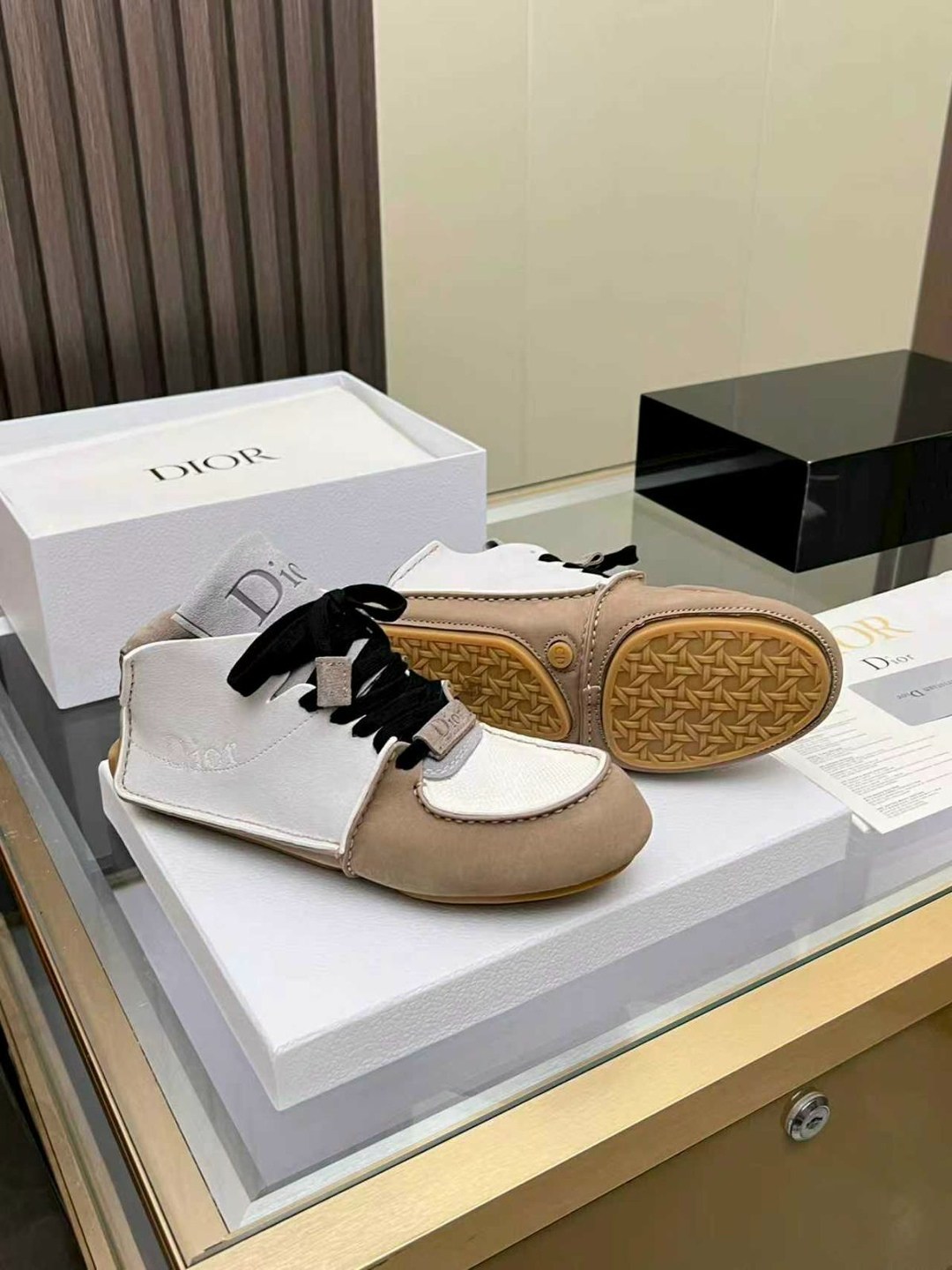 ,dior кроссовки,кроссовки диор,loewe кроссовки,кроссовки christian dior