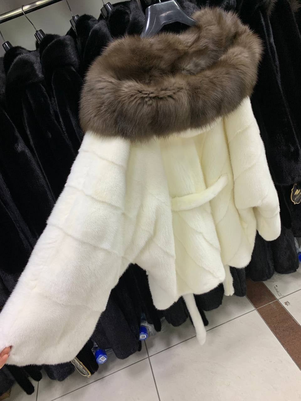 шуба норковая nafa с капюшоном из соболя,шуба норковая с капюшоном из куницы,шуба норковая nafa кимоно "ваниль" с соболем,шубка из меха европейской норки с капюшоном из меха куницы,белая норковая шуба