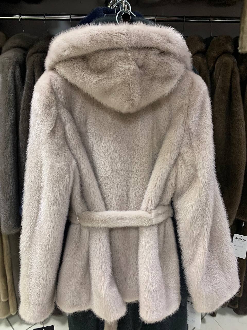 норковые шубы,белая норковая шуба с капюшоном,белая норковая шуба,белая норка шуба,шуба норковая английский воротник