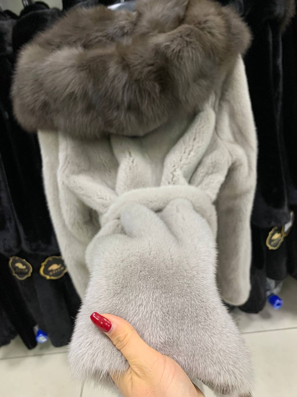 норковая шуба,шуба женская,шуба норковая nafa кимоно "ваниль" с соболем,шуба из меха европейской норки с капюшоном из меха песца под куницу,шуба