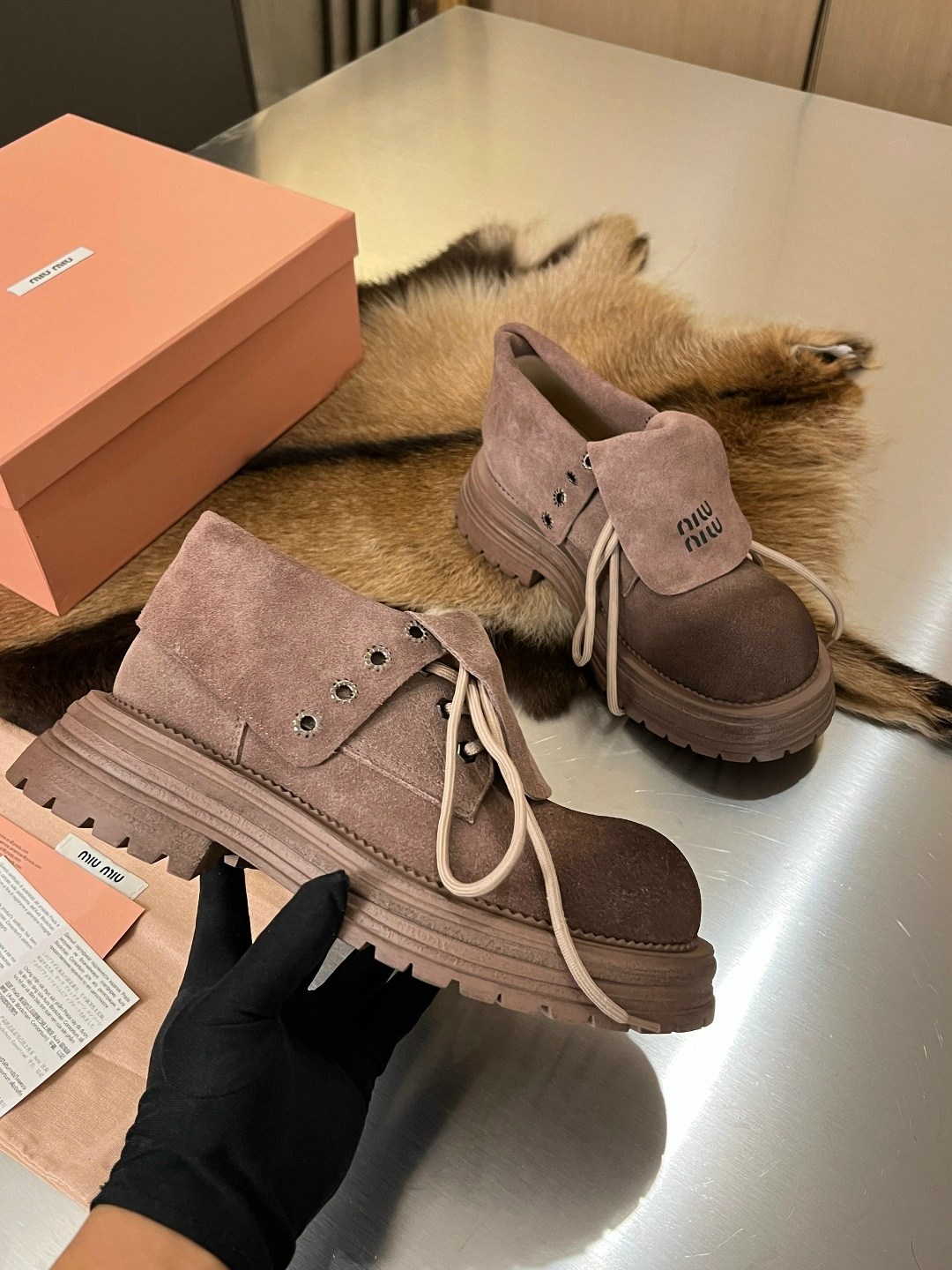 miu miu женские замшевые ботинки premium black,,женская ,модная женская ,замшевые лоферы miu miu на высокий подошве и фирменной фурнитурой