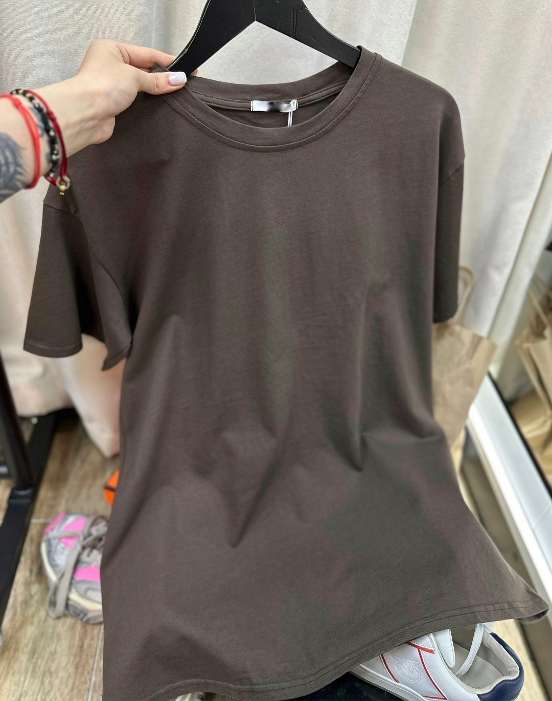 футболка женская,футболка женская черная,стильные наряды,стиль одежды