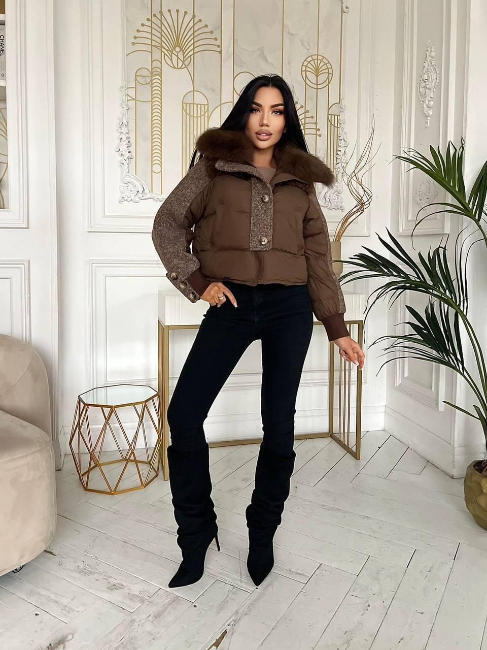 женский пуховик на белом утином пуху с большим воротником из лисьего меха,женский пуховик с воротником из лисьего меха,короткий пуховик,женский пуховик с большим воротником из искусственного лисьего м