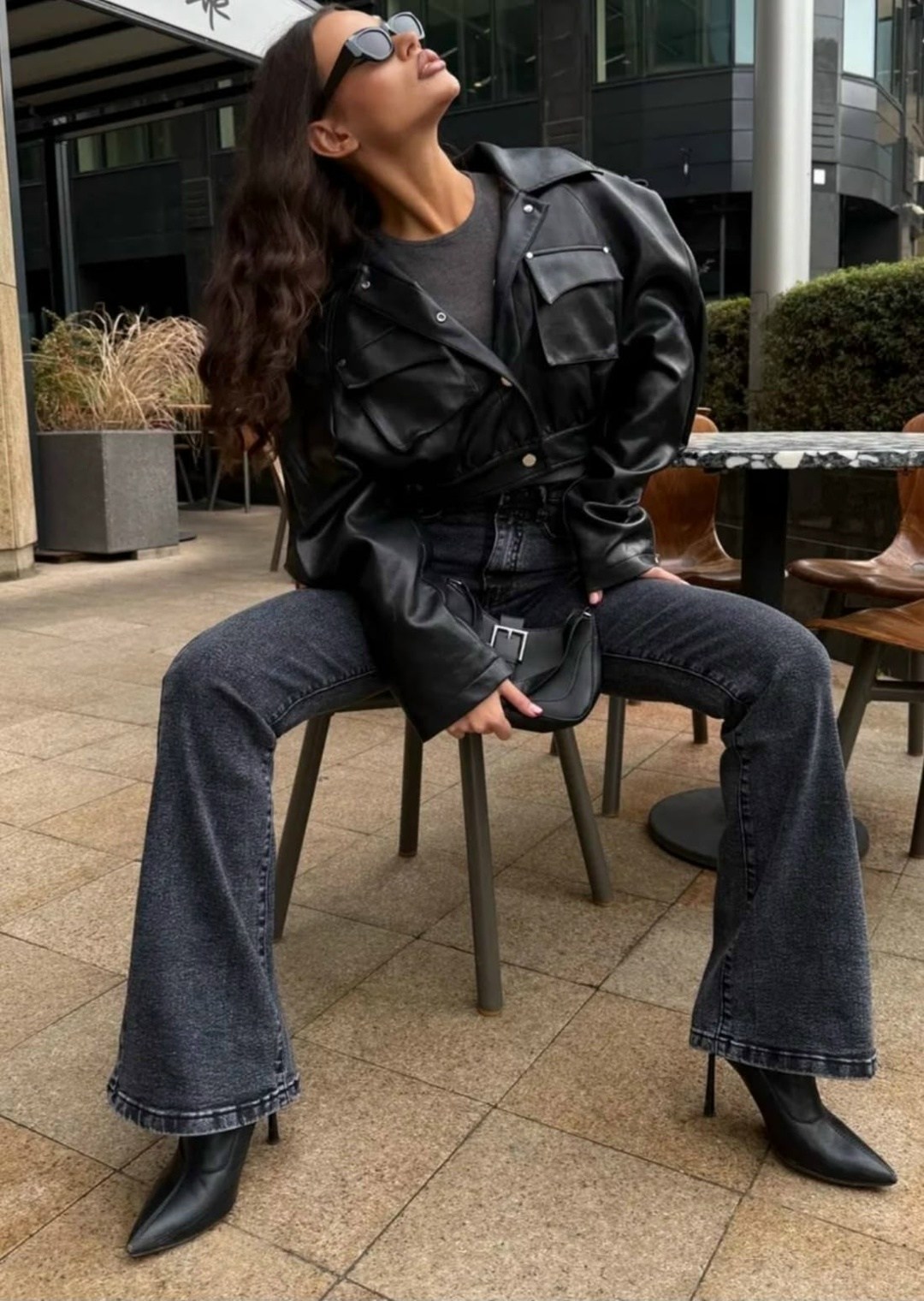 мода стиль,стиль одежды,серые джинсы клеш,серые джинсы