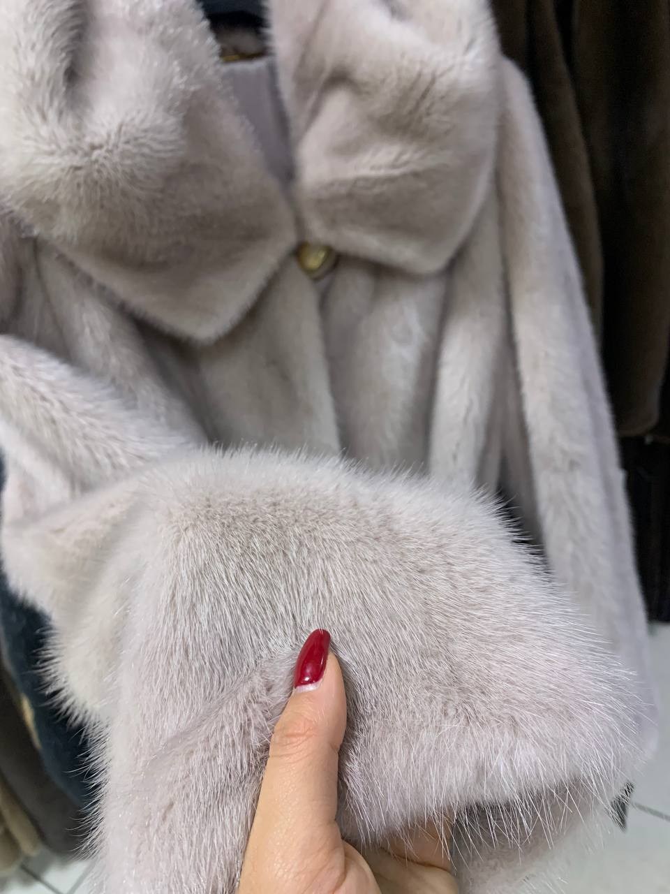 норковые шубы,белая норковая шуба с капюшоном,белая норковая шуба,белая норка шуба,шуба норковая английский воротник