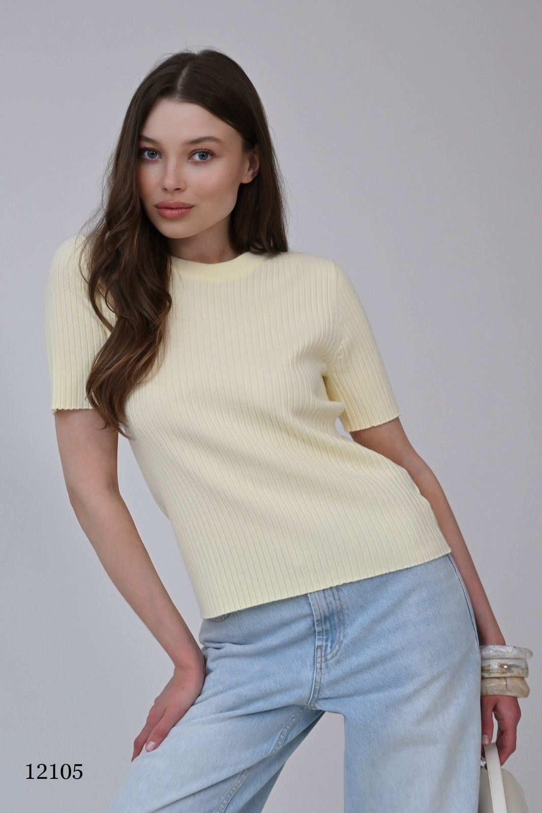 трикотажная футболка,джемпер голубой,вязаная футболка,голубые джинсы,джинсовые брюки