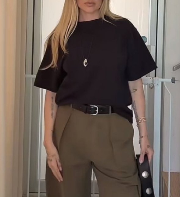 футболка женская,футболка женская черная,стильные наряды,стиль одежды