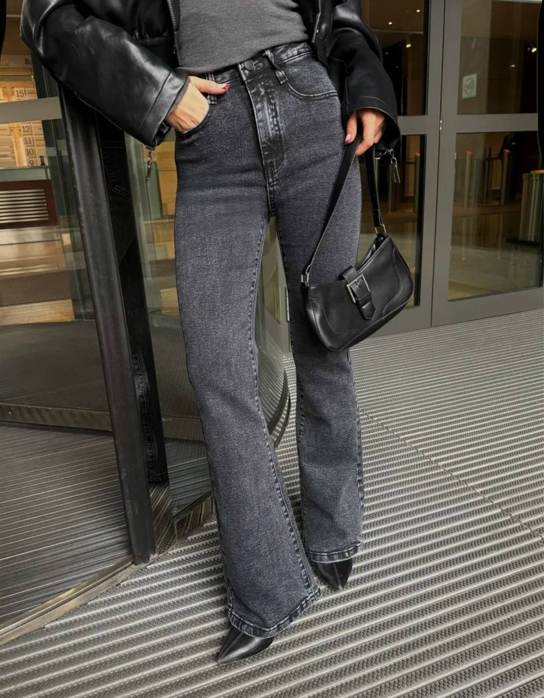 мода стиль,стиль одежды,серые джинсы клеш,серые джинсы