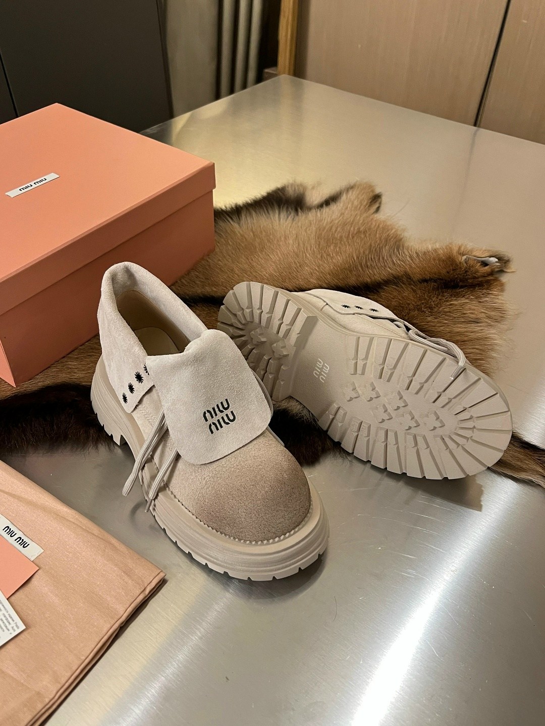 miu miu женские замшевые ботинки premium black,,женская ,модная женская ,замшевые лоферы miu miu на высокий подошве и фирменной фурнитурой