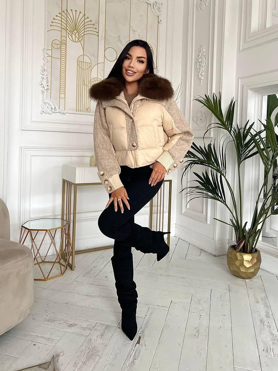 женский пуховик на белом утином пуху с большим воротником из лисьего меха,женский пуховик с воротником из лисьего меха,короткий пуховик,женский пуховик с большим воротником из искусственного лисьего м